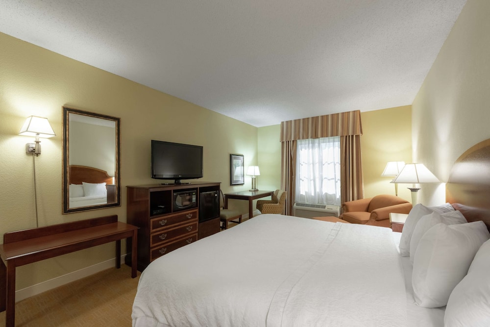 Hampton Inn & Suites Vicksburg - photo 12
