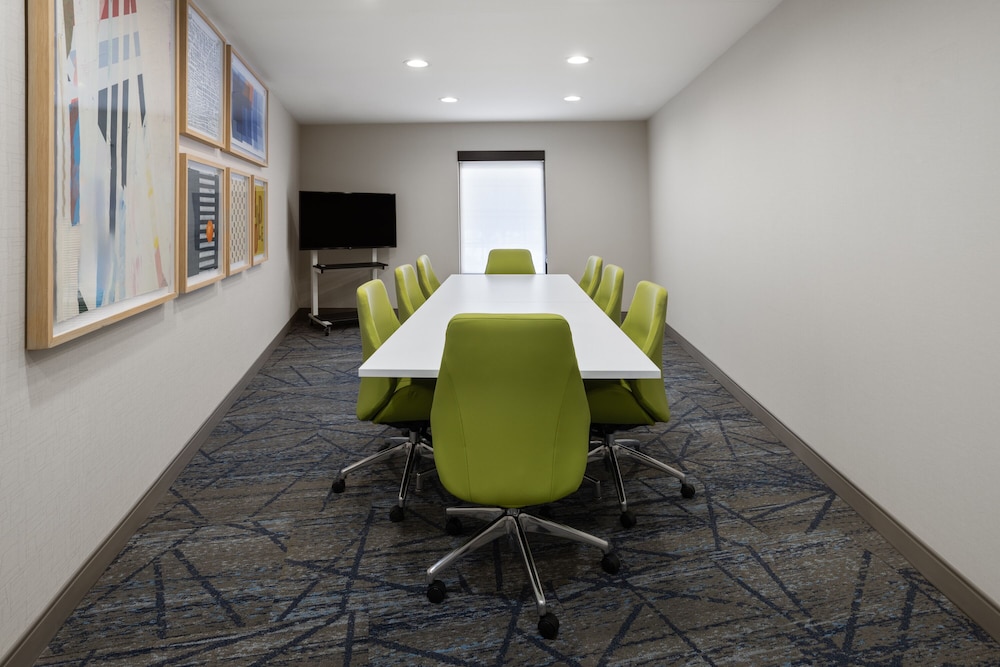 Holiday Inn Express Hotel & Suites Brattleboro by IHG - photo 53