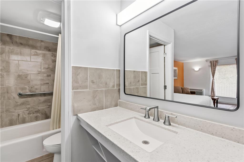 Americas Best Value Inn & Suites Williamstown - photo 31