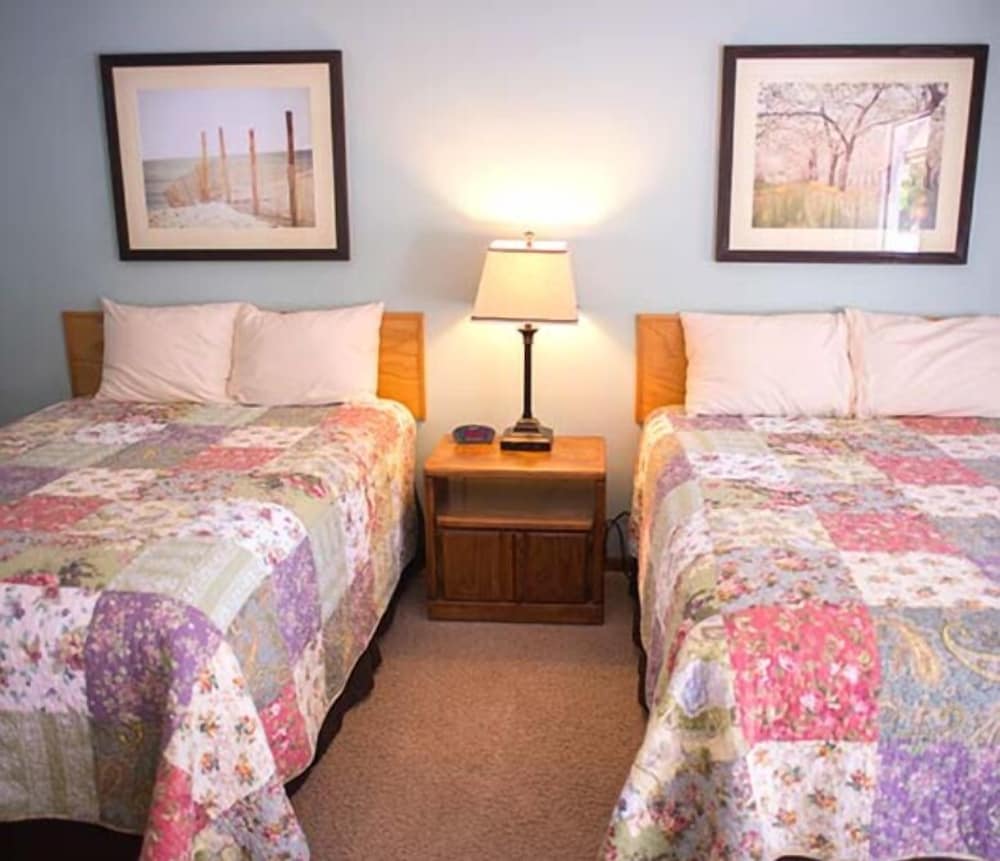 M 22 Inn Suttons Bay - photo 17