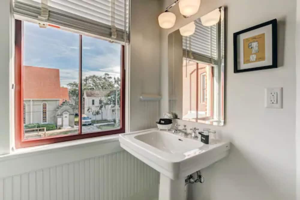 Amelia Schoolhouse Inn - photo 13