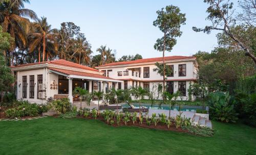 LohonoStays Estate de Carmo — hotel near Manohar International Airport