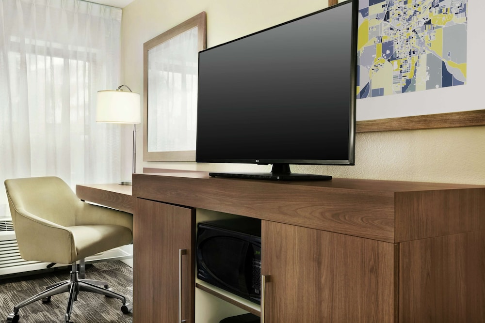 Hampton Inn Findlay - photo 8