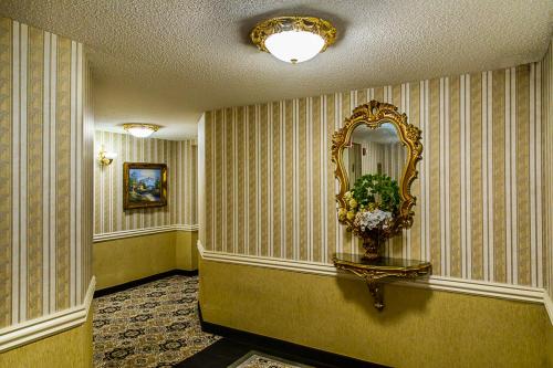 Avenue Plaza Hotel - photo 16