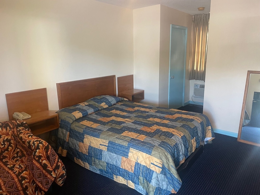 Budget Host Travelers Motel - photo 4