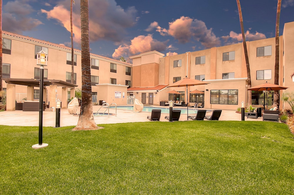 Holiday Inn Express Hotel & Suites Carlsbad Beach by IHG - photo 16