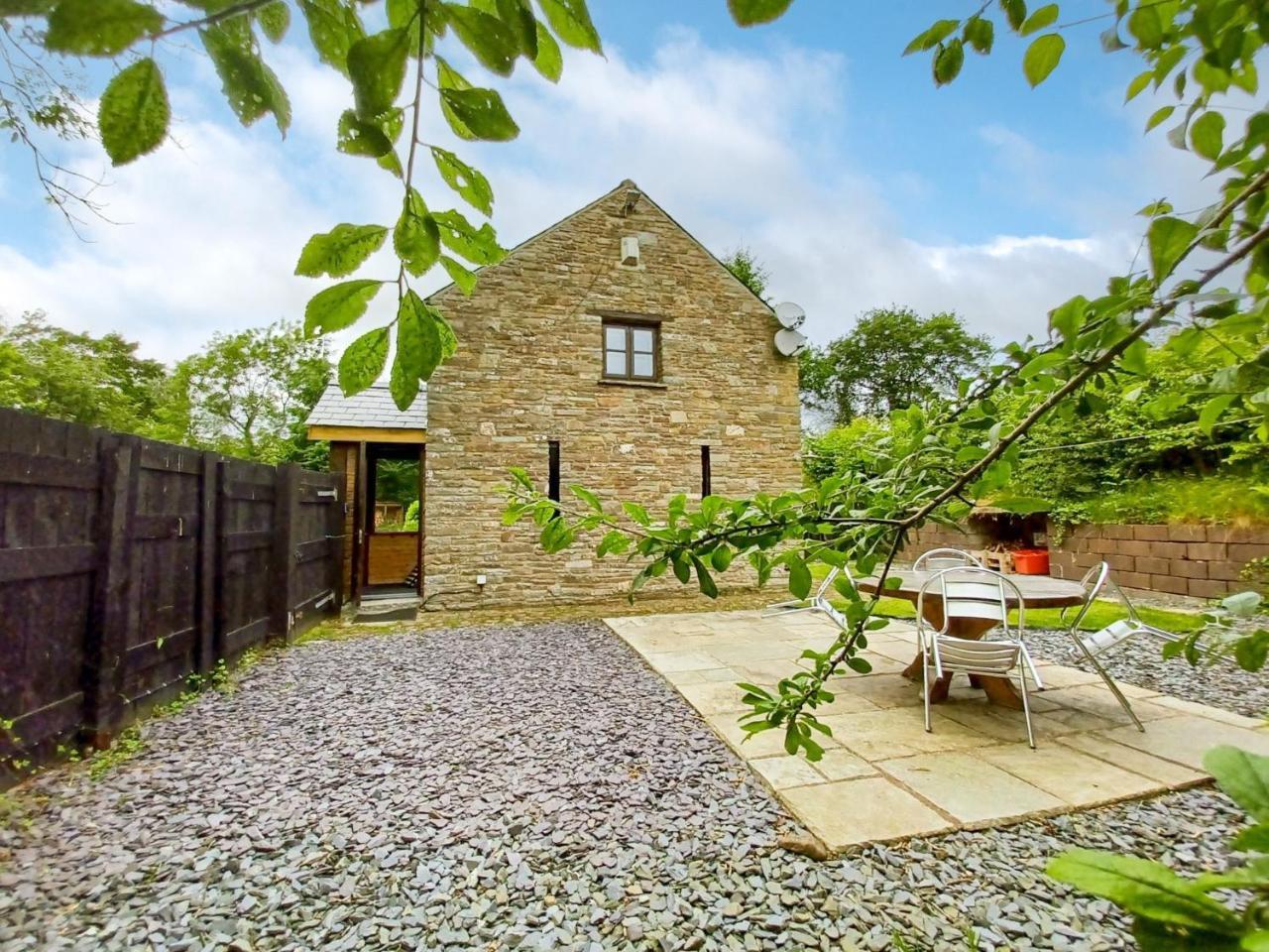 2 Bed in Cwmdu BN194 in Crickhowell, United Kingdom