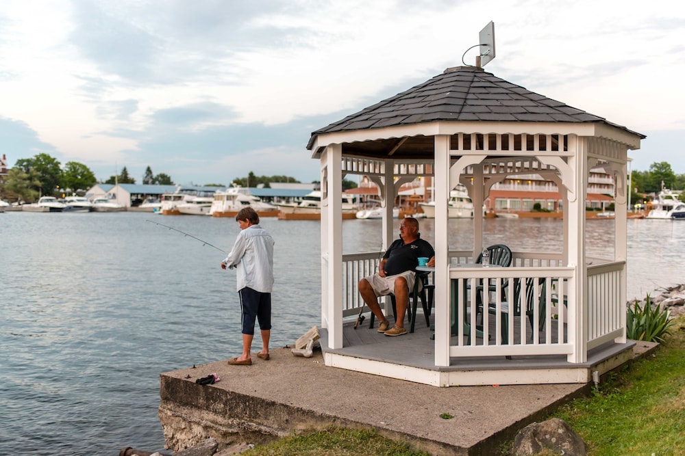 Capt. Thomson's Resort - photo 58