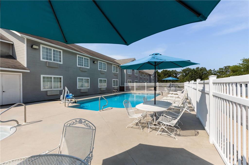 Days Inn by Wyndham Mountain Home - photo 10