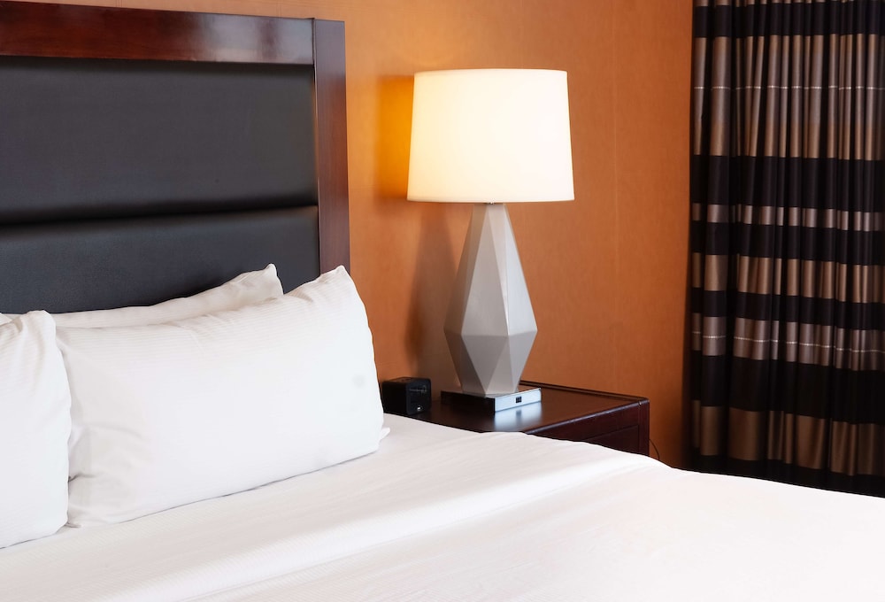 DoubleTree by Hilton Hotel Cleveland Downtown Lakeside - photo 14