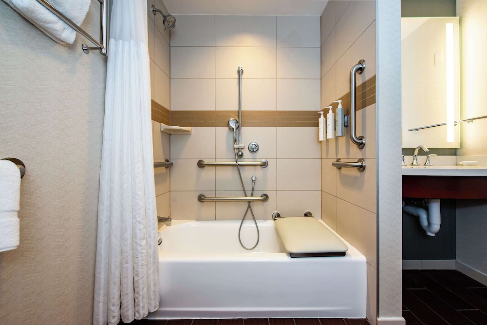 Hilton Garden Inn Alexandria Old Town National Harbor - photo 12