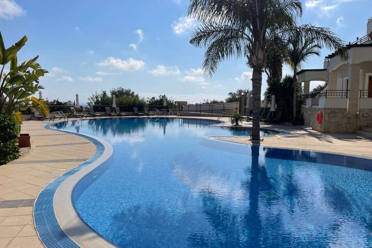 Eleona’s Royal Gardens By Yiota Luxury 2 Bed Apartment in Exclusive Complex