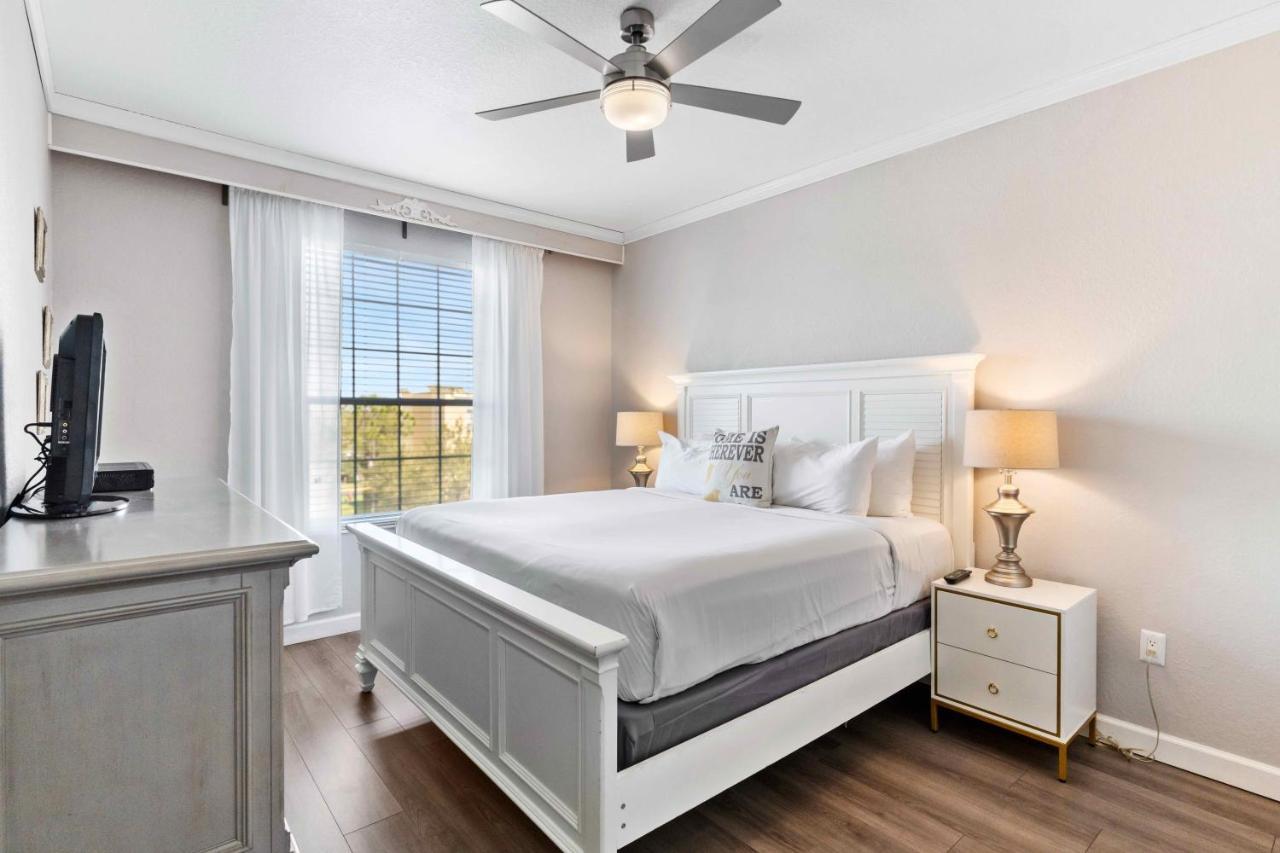 Modern Vista Cay Condo near Universal Studios — 4-Star Luxury Hotel in Orlando, United States
