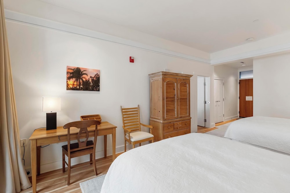 Village Suites Bay Harbor - photo 6