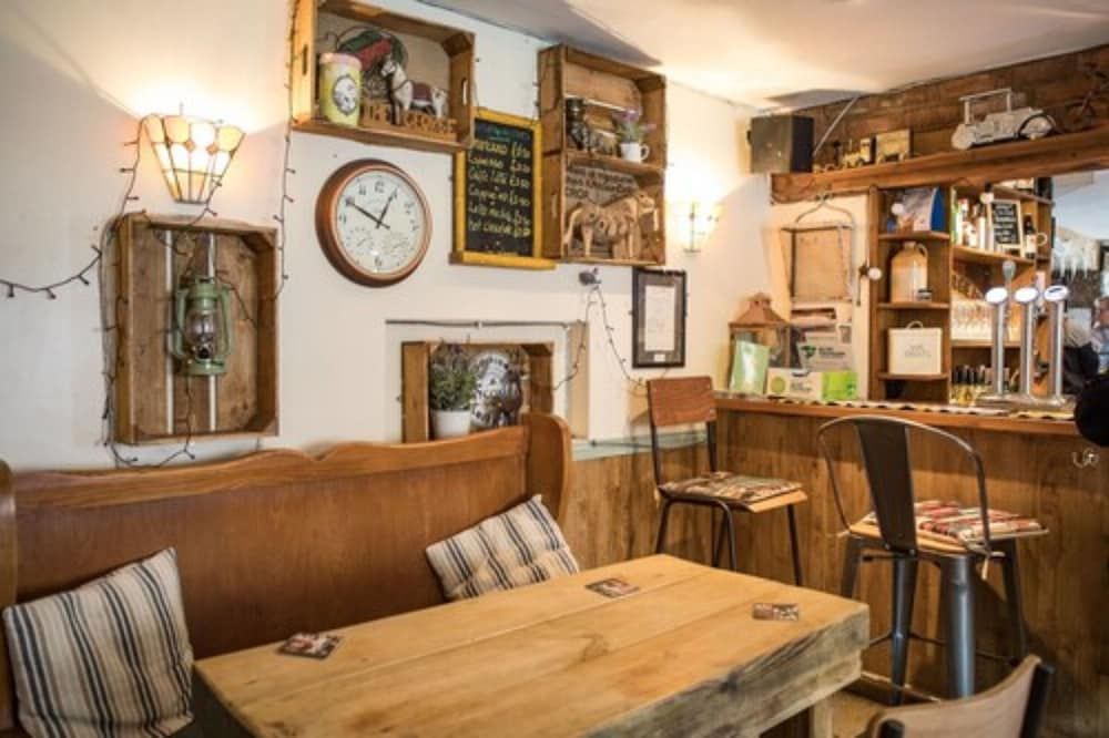 The George Inn & Millingbrook Lodge Ltd — 4-Star Luxury Hotel in Lydney, United Kingdom