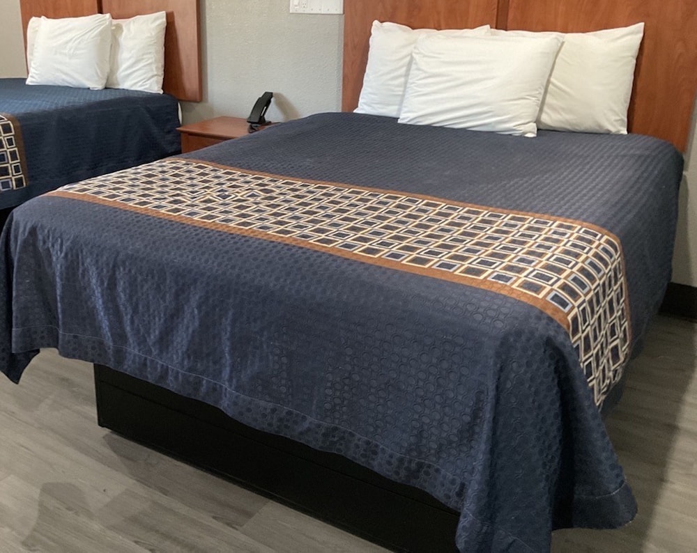 Americas Best Value Inn Putnam - photo 10