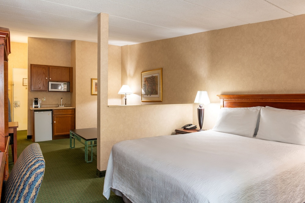 White River Inn and Suites - photo 21