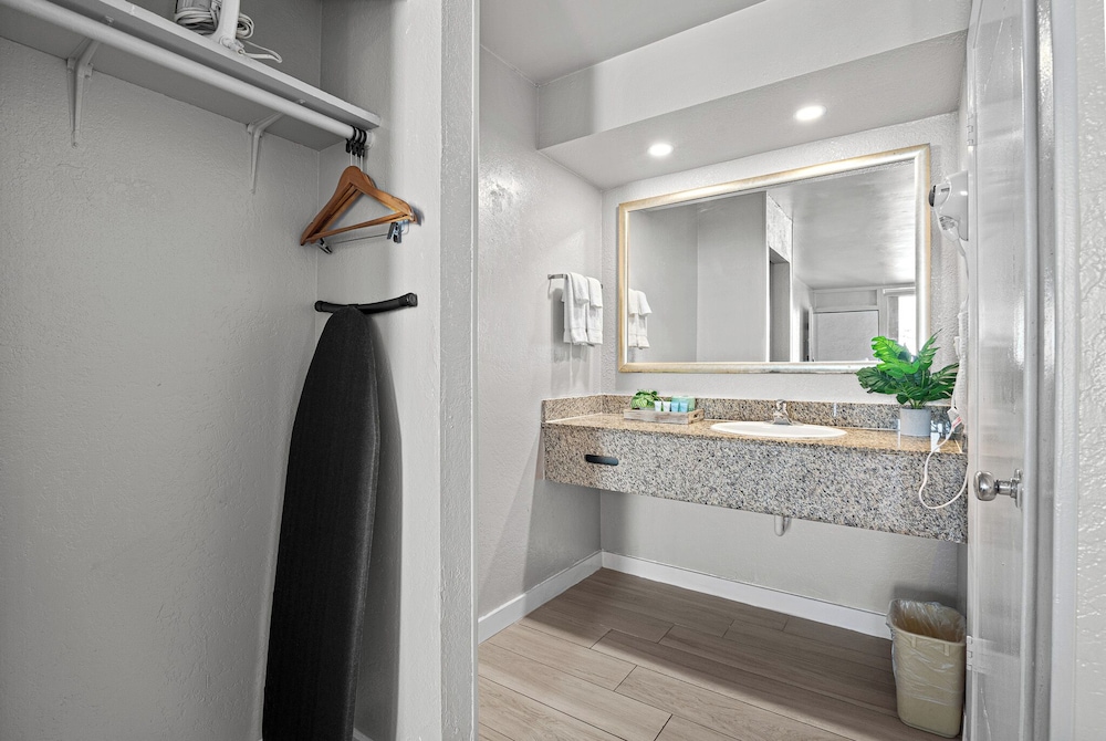 2520 Living - photo 22