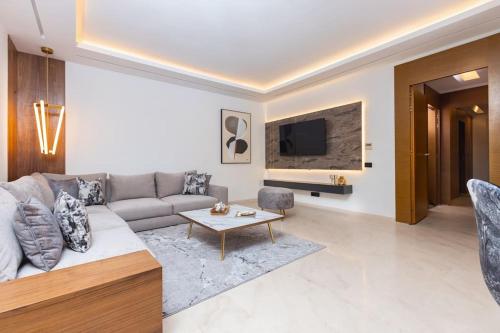 Aristocratic Abode: Luxurious 2BR Flat in Agdal — 4-Star Luxury Hotel in Rabat, Morocco