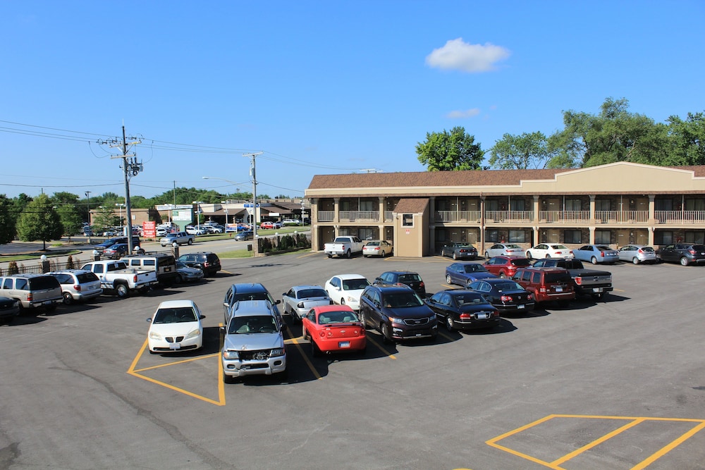 American Inn & Suites - photo 32