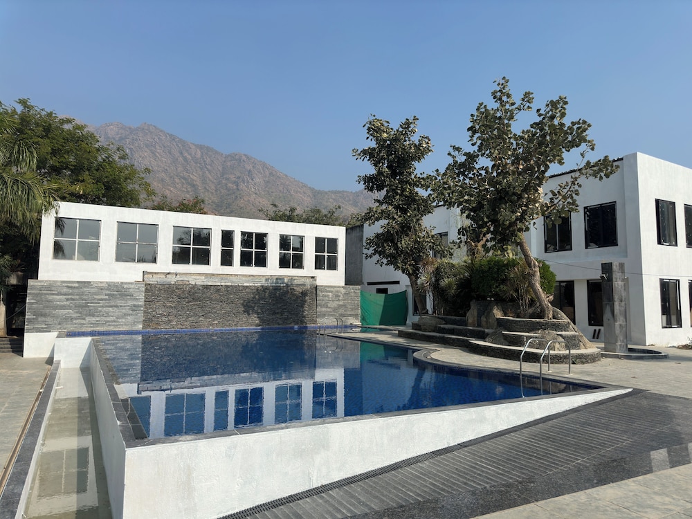 Valencia Club and Resort Luxury Nature Resort Foot hills of Mount Abu in Abu Road, India