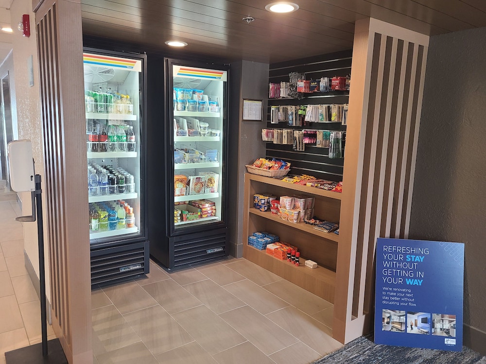 Holiday Inn Express & Suites Ft. Lauderdale N Exec Airport by IHG - photo 38