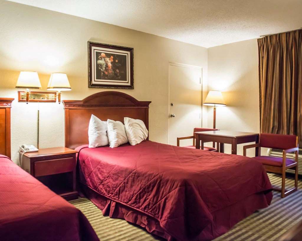 Econo Lodge Panama City St. Andrews - photo 23