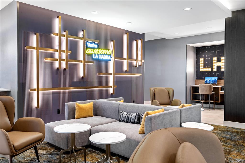 La Quinta Inn & Suites by Wyndham La Habra - photo 9
