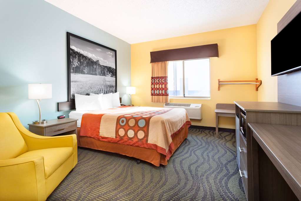 Super 8 by Wyndham Kokomo - photo 15