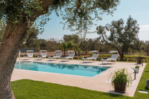 Villa Gelso Bianco con Piscina — 4-Star Luxury Hotel in San Michele Salentino, Italy