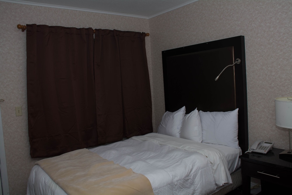 Atlantic Inn & Suites - photo 8