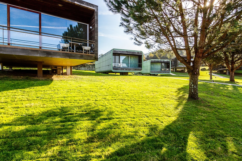 Encosta do Paraíso Apartamentos Turísticos — 4-Star Luxury Hotel in Guimaraes, Portugal