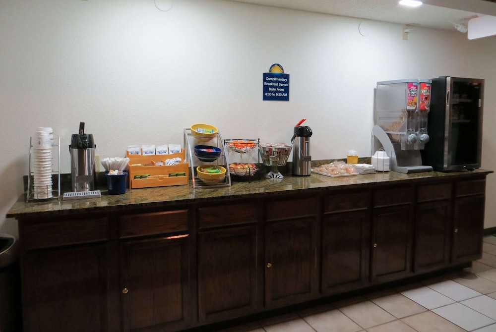 Days Inn by Wyndham Alamosa - photo 48