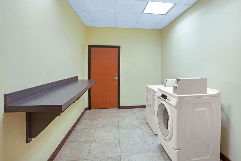 La Quinta Inn & Suites By Wyndham Houston Pasadena North - photo 29
