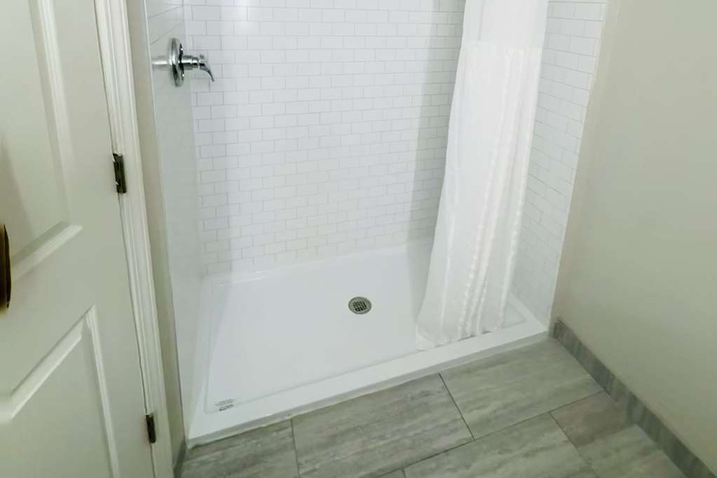 Clarion Pointe Albemarle - photo 26