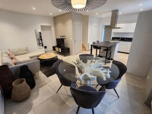 T4 Duplex Neuf Parking Aeroport Eurexpo Stade in Genas, France