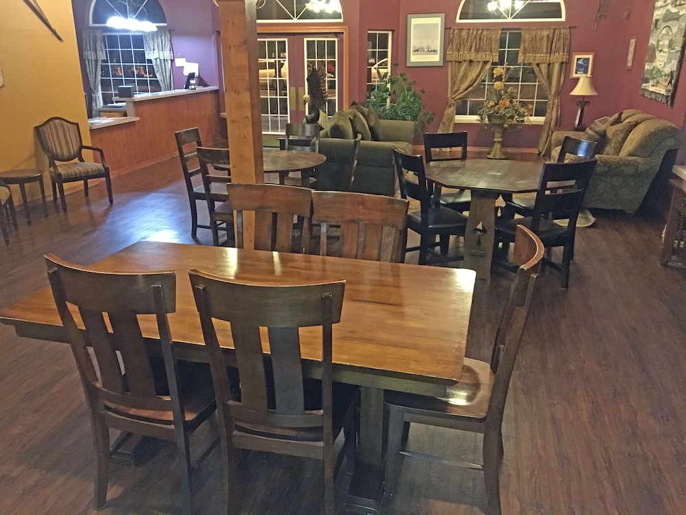 FairBridge Inn & Suites Kellogg - photo 4