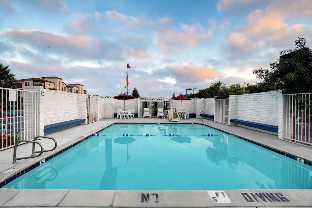 Super 8 By Wyndham Santa Clara - photo 12