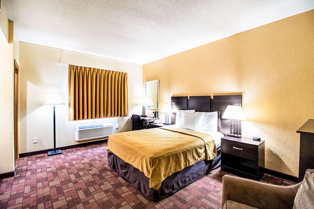 Econo Lodge Watertown - photo 11
