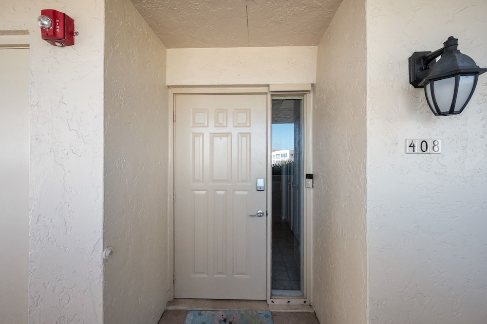 Gulf view Condo With Resort style Amenities 2 Bedroom Condo - photo 32
