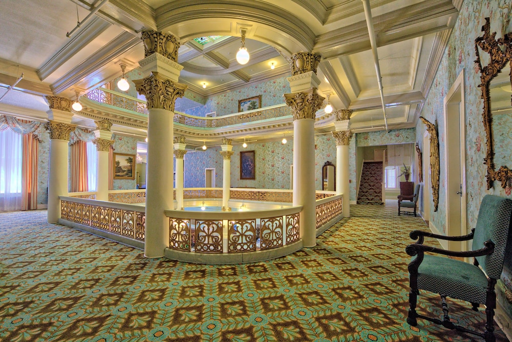Menger Hotel - photo 2