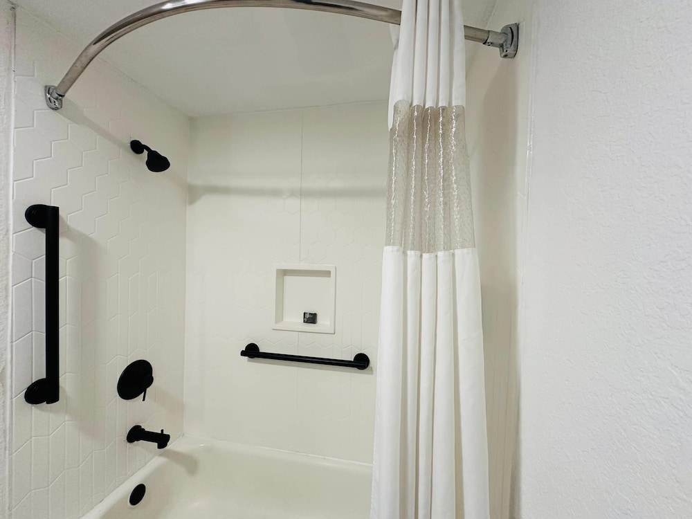 Country Inn & Suites by Radisson Canton near Hall - photo 8
