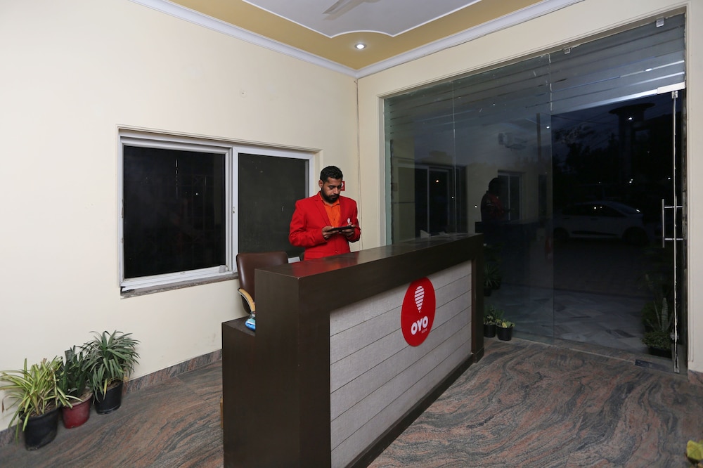 OYO 8240 Golden Park Palam Vihar