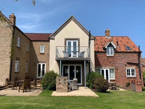 Prospect Cottage The Bay balcony 2 bedrooms patio parking nearby 2 dogs welcome — 4-Star Luxury Hotel in Filey, United Kingdom