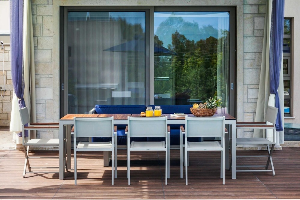 W Villas Halkidiki Premium 3 Bedroom Villa Private Pool Kassandra — 4-Star Luxury Hotel in Kassandreia, Greece