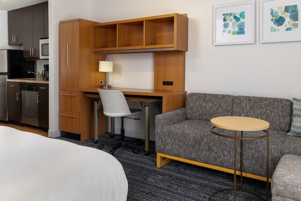 TownePlace Suites Erie - photo 9
