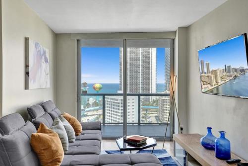 Spacious Luxury Ocean View 4 Bdrs 3Baths 17 FL — 4-Star Luxury Hotel in Hallandale Beach, United States