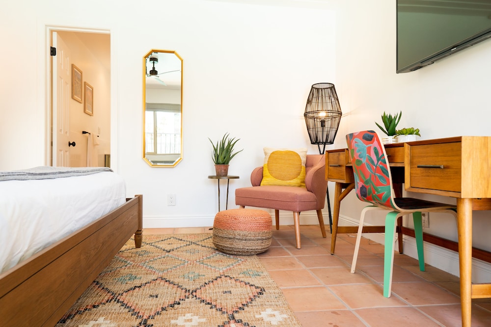 Fleur Noire Hotel 21 and Over - photo 11