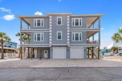 Breezin Home — 4-Star Luxury Hotel in Navarre, United States