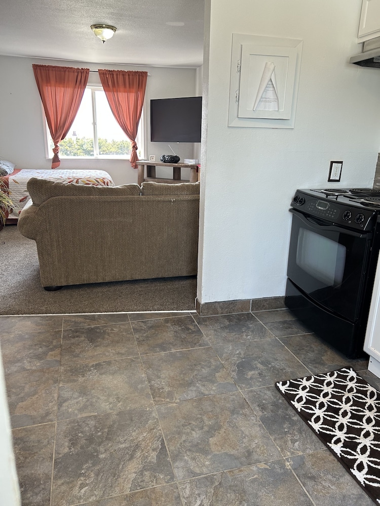 Newport Bay Motel - photo 21